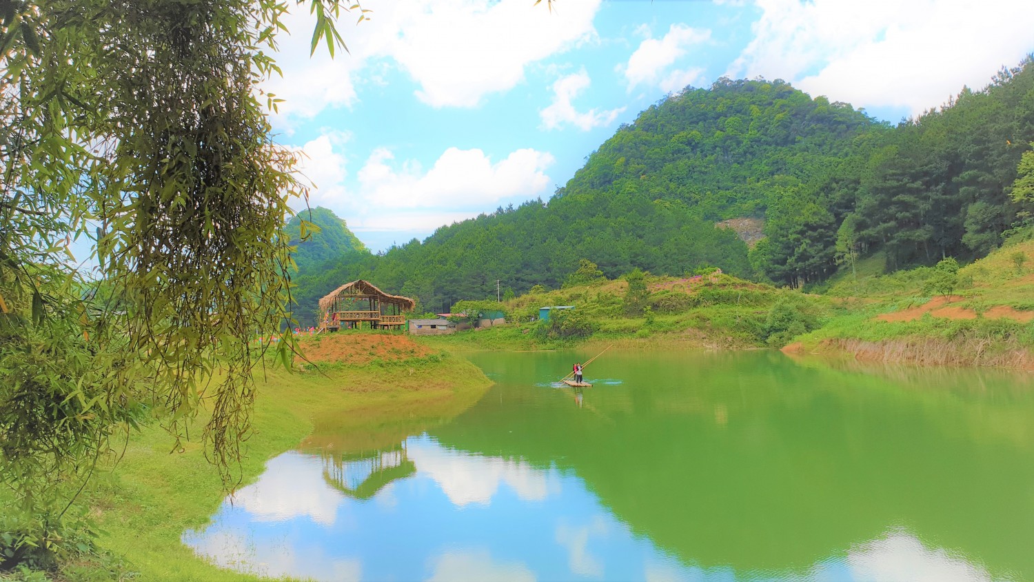 chèo bè trên hồ tại vân hồ lake